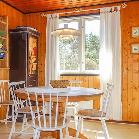 Awesome In Aakirkeby With Kitchen Vakantiehuis Vester Somarken