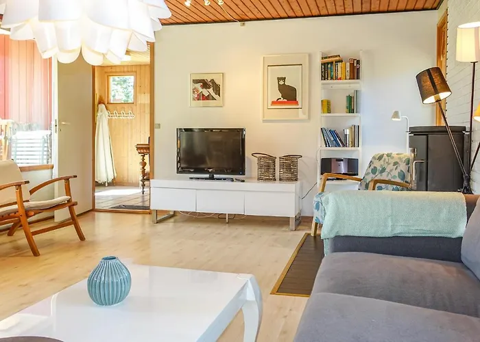 Awesome In Aakirkeby With Kitchen Σπίτι διακοπών