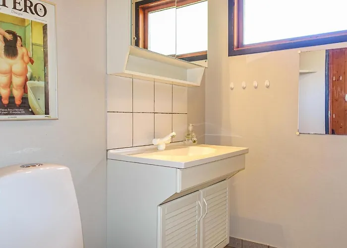 Σπίτι διακοπών Awesome In Aakirkeby With Kitchen