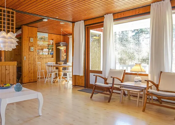 Awesome In Aakirkeby With Kitchen Σπίτι διακοπών